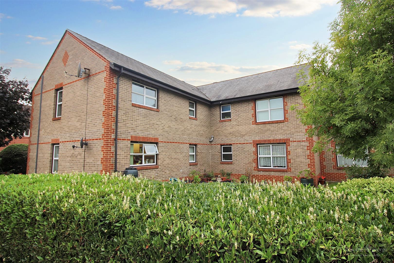 1 bed property in Gordon Palmer Court, Reading